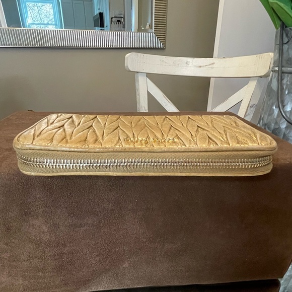 Miu Miu Matelassé gold long zipper wallet - Picture 6 of 13